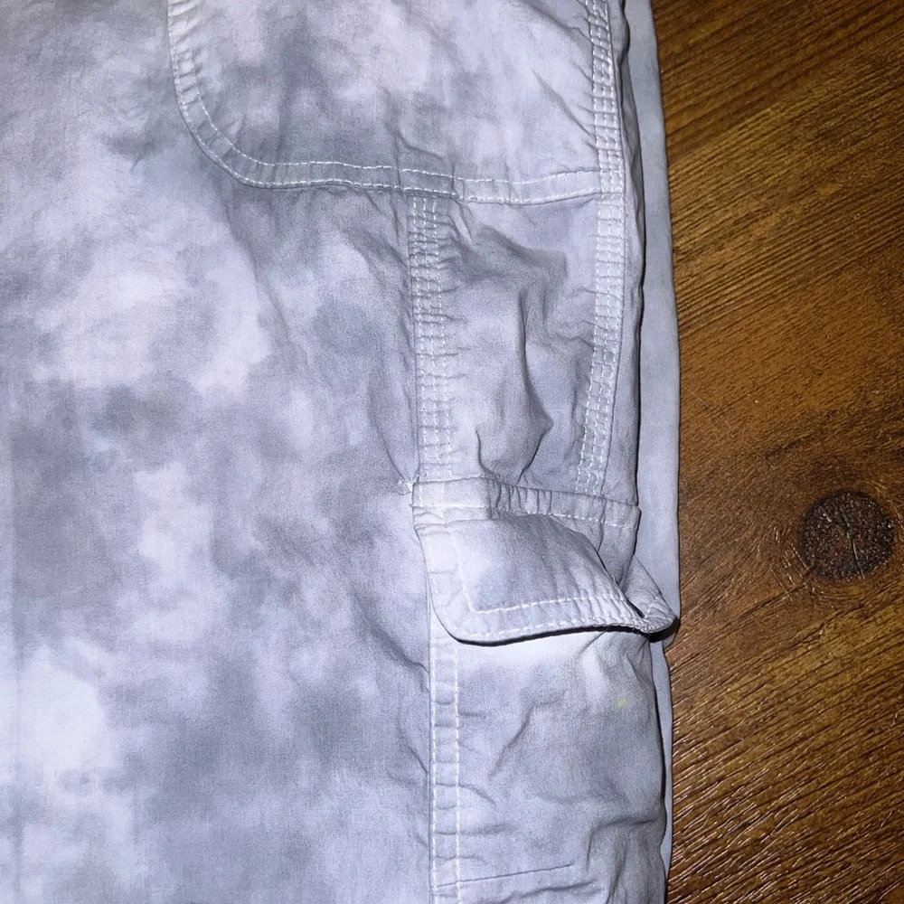 LAST CALL Laura Scott Gray Marbled Retro Lightweight Cargo Capri Pants Size 14 - Picture 7 of 12